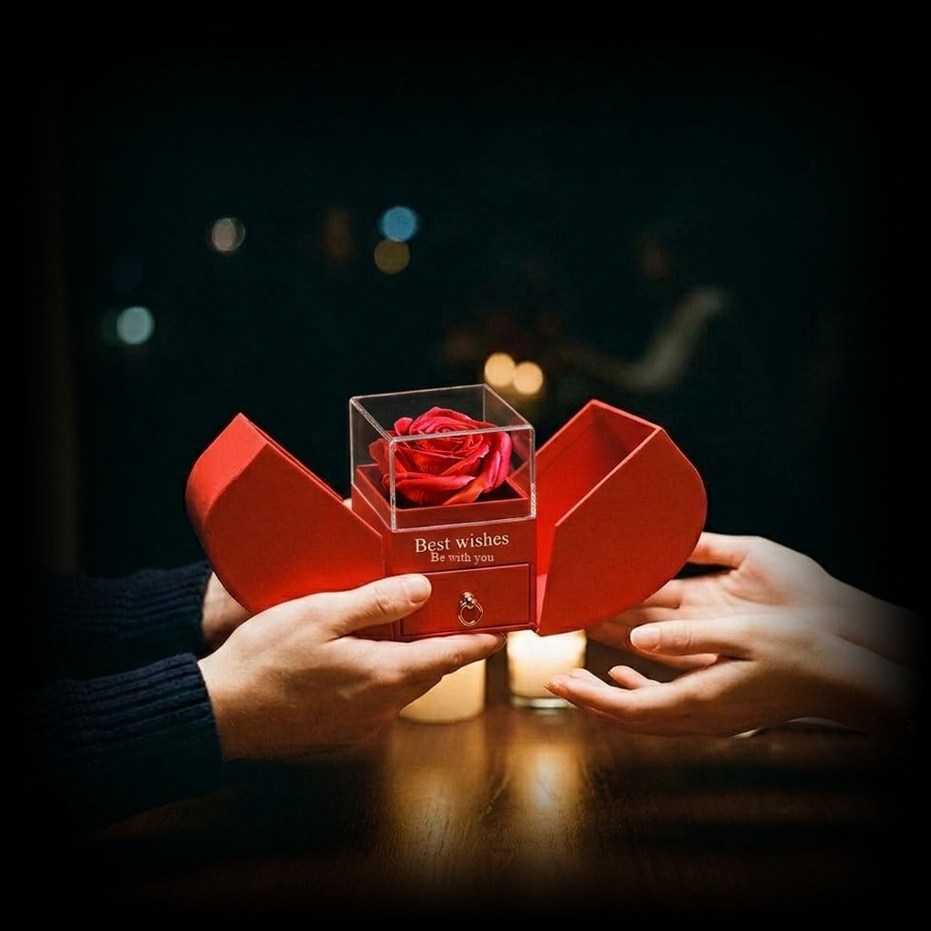 Coffret rose éternelle offert lors d'un dîner aux chandelles